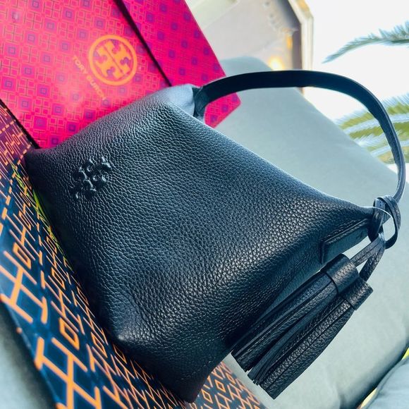 New Tory Burch Thea mini hobo bag 🖤 - Picture 3 of 8